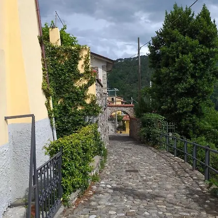 Casa Di Vecchio Borgo 別荘 サルツァーナ